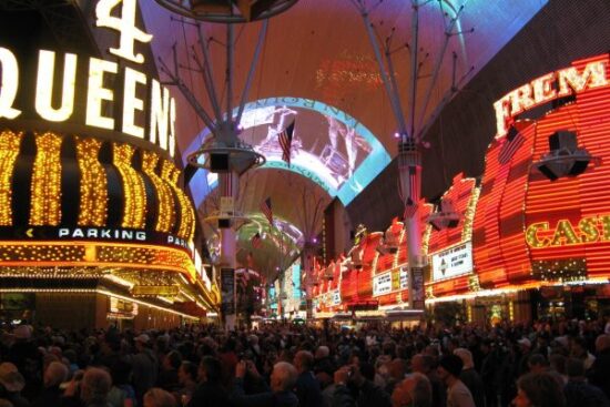 Fremont Street Experience, uno de los espectáculos imperdibles en Las Vegas