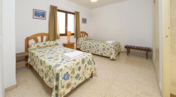 Ibiza, dormir low cost: reseña del Hostal Residencia Rita