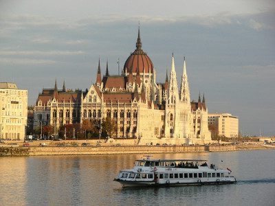 Crucero por el río Danubio entre Budapest y Viena