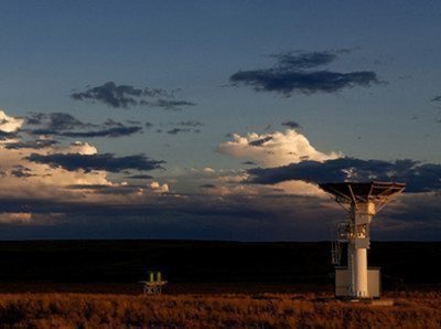 Observando las estrellas en Sudáfrica, en Karoo, con un telescopio óptico