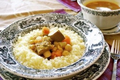 Torremolinos, comida marroquí en Málaga con masaje por 15 €