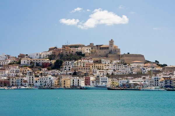 Dalt Vila Ibiza: historia y leyenda frente al mar