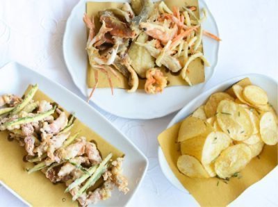 Osteria Bartolini, centro de Bolonia: excelente pescado frito a bajo costo