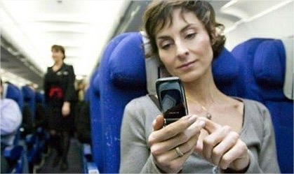 Apague su teléfono móvil en un avión, ¿es realmente necesario?